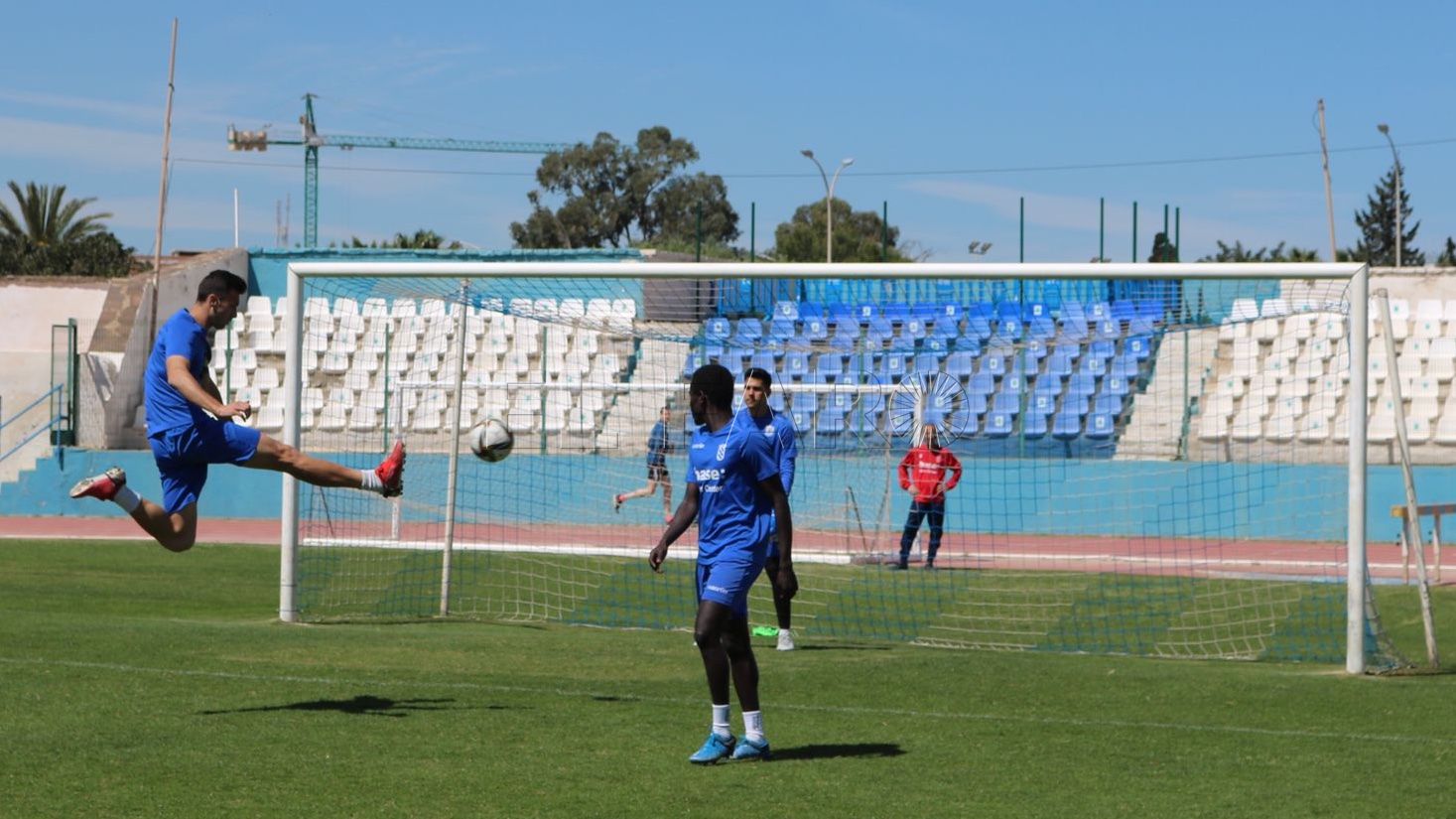 Sergio Chica, jugador de la UD Melilla: “La grada nos ha empujado y queremos que siga así”