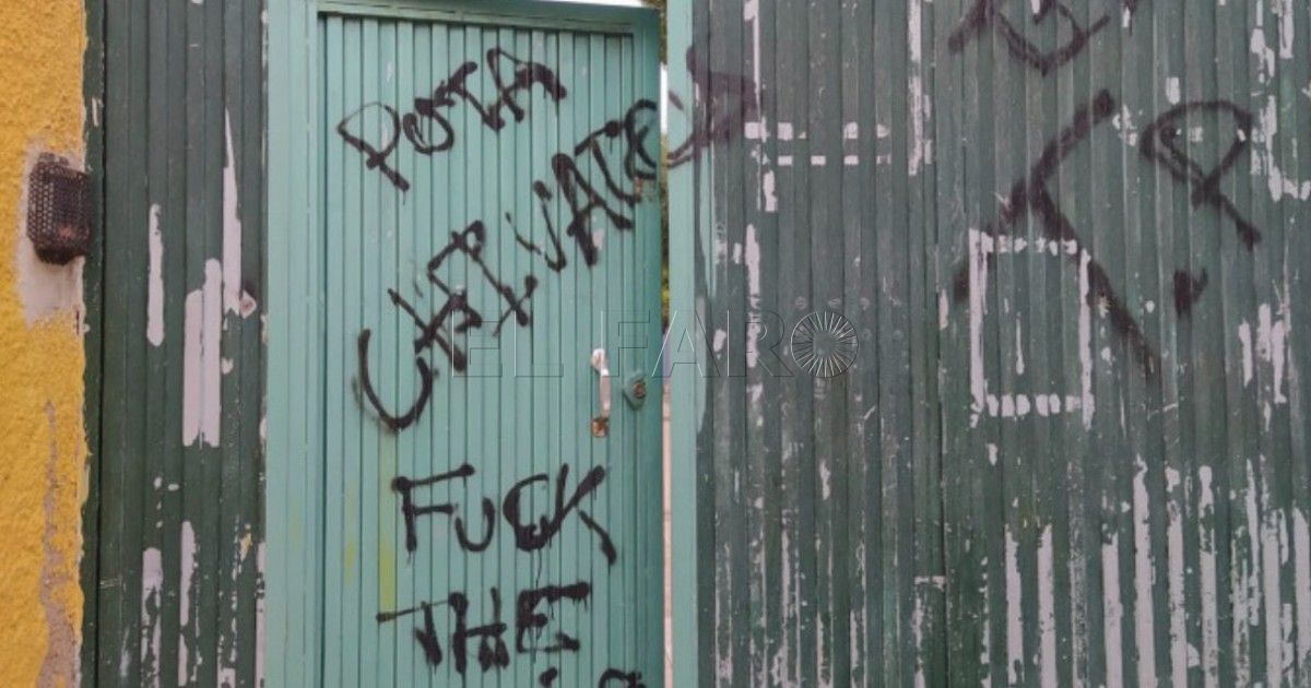 CSIF exige que se borren los insultos pintados en la fachada del CEIP Mediterráneo