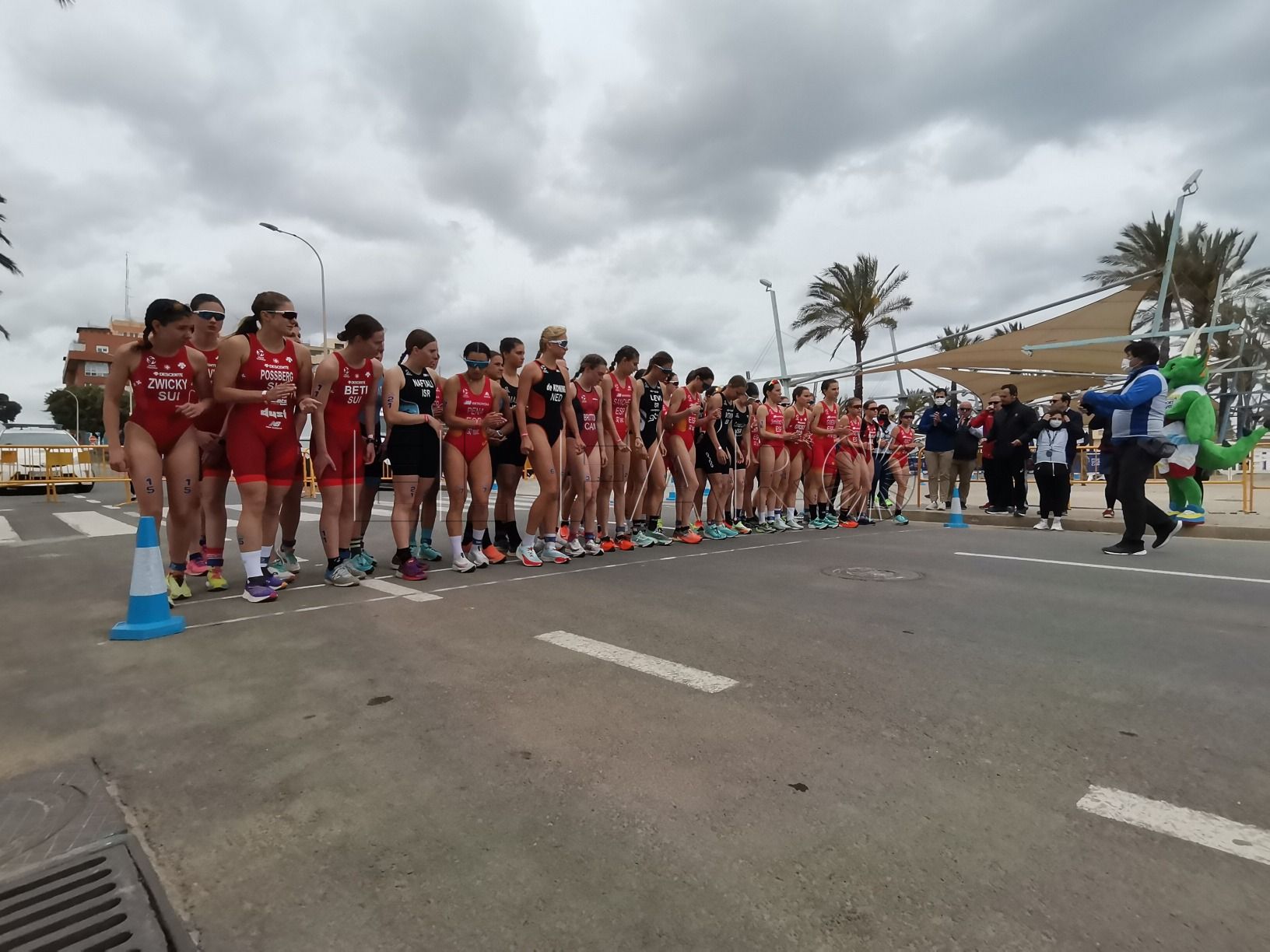 La TriArmada de España arrasa en júniors