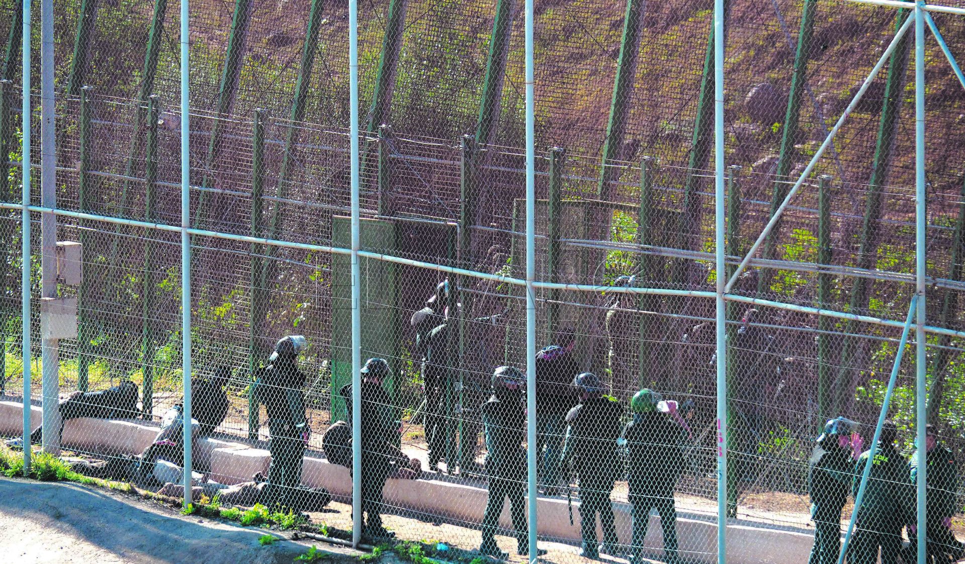 Una ONG afirma que Marruecos detuvo 1.600 personas que iban a cruzar a Melilla en 2021