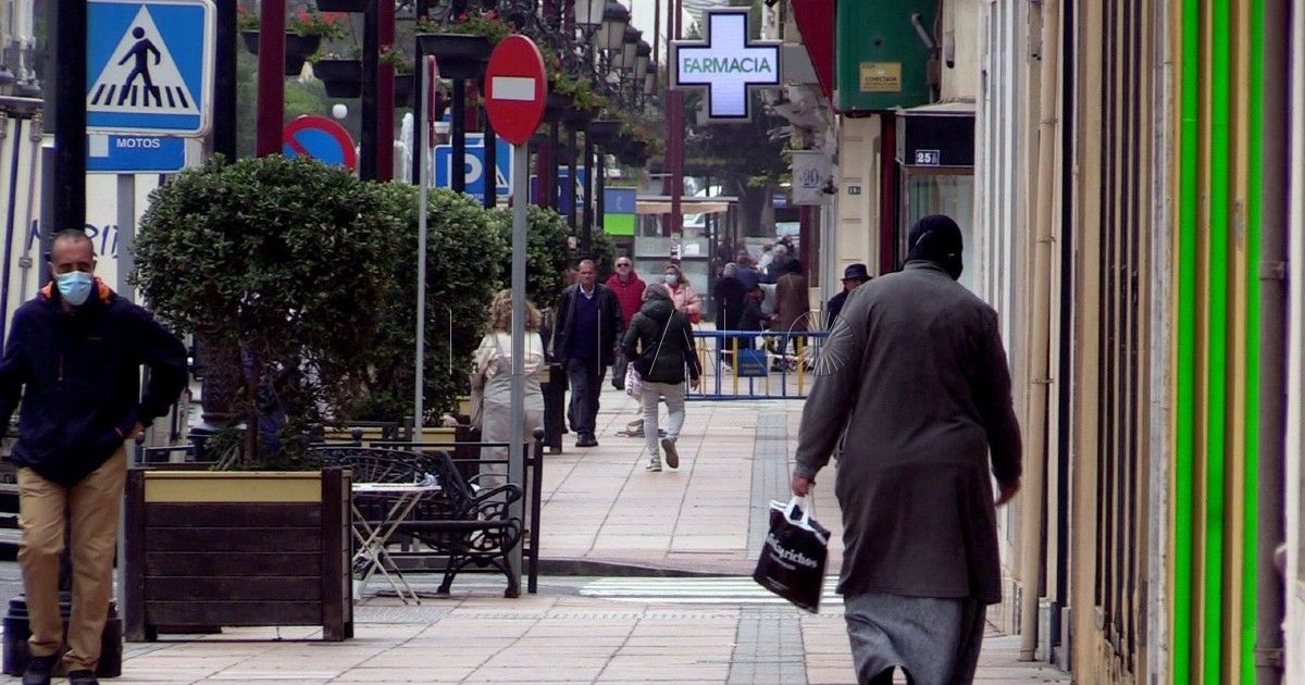 Melilla, la segunda autonomía donde menos extranjeros consiguen la nacionalidad española
