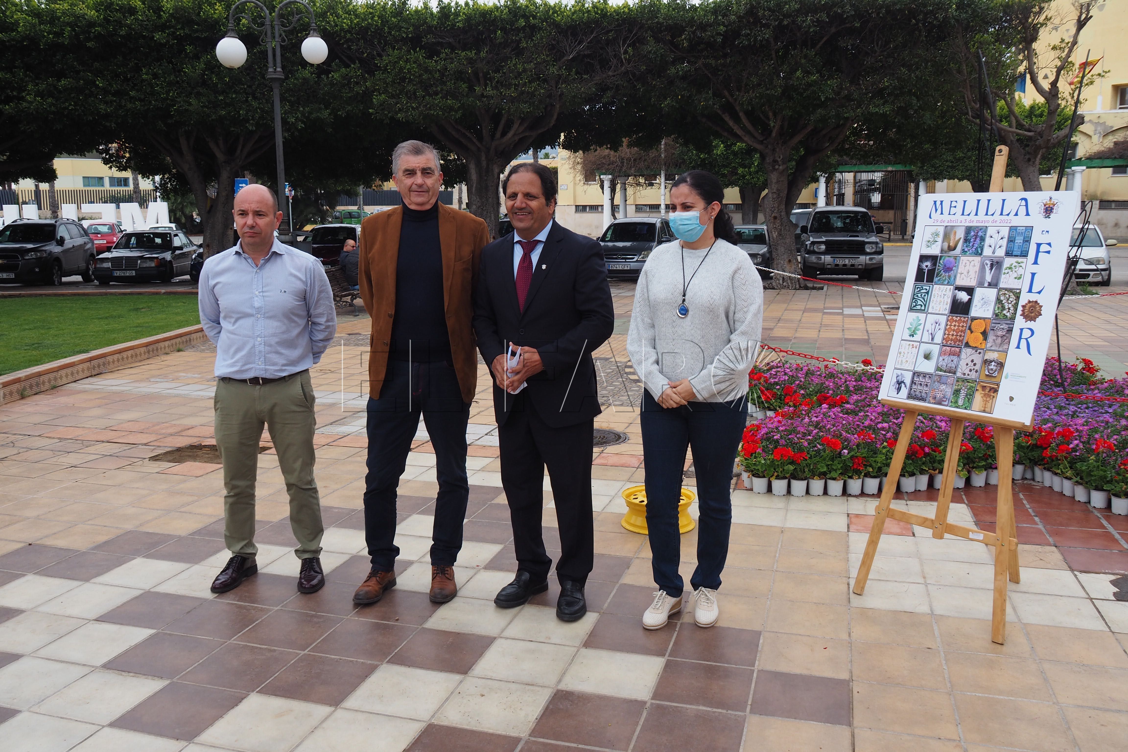 Una 'Melilla en Flor' hecha con materiales reciclados