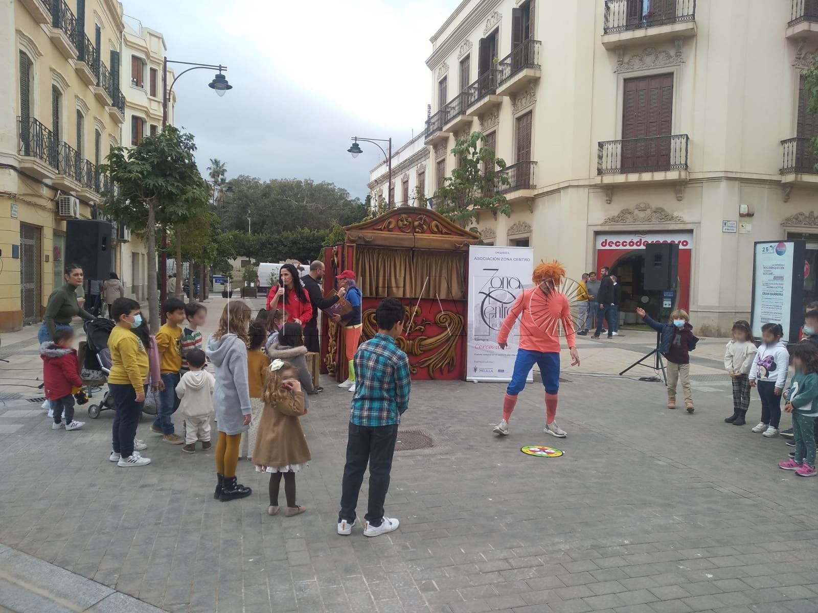 Teatro infantil en plena calle para dinamizar la zona centro de Melilla