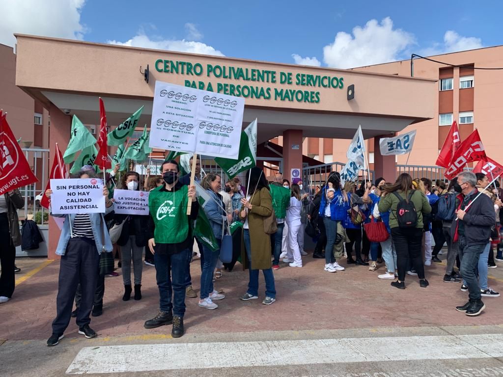Una enfermera para tres plantas, la situación límite de la residencia de mayores de Melilla