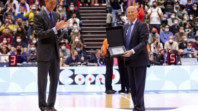 Política y deporte se unen en la despedida de Javier Imbroda