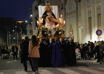 Majestuosa La Piedad en su estación de penitencia en Viernes Santo