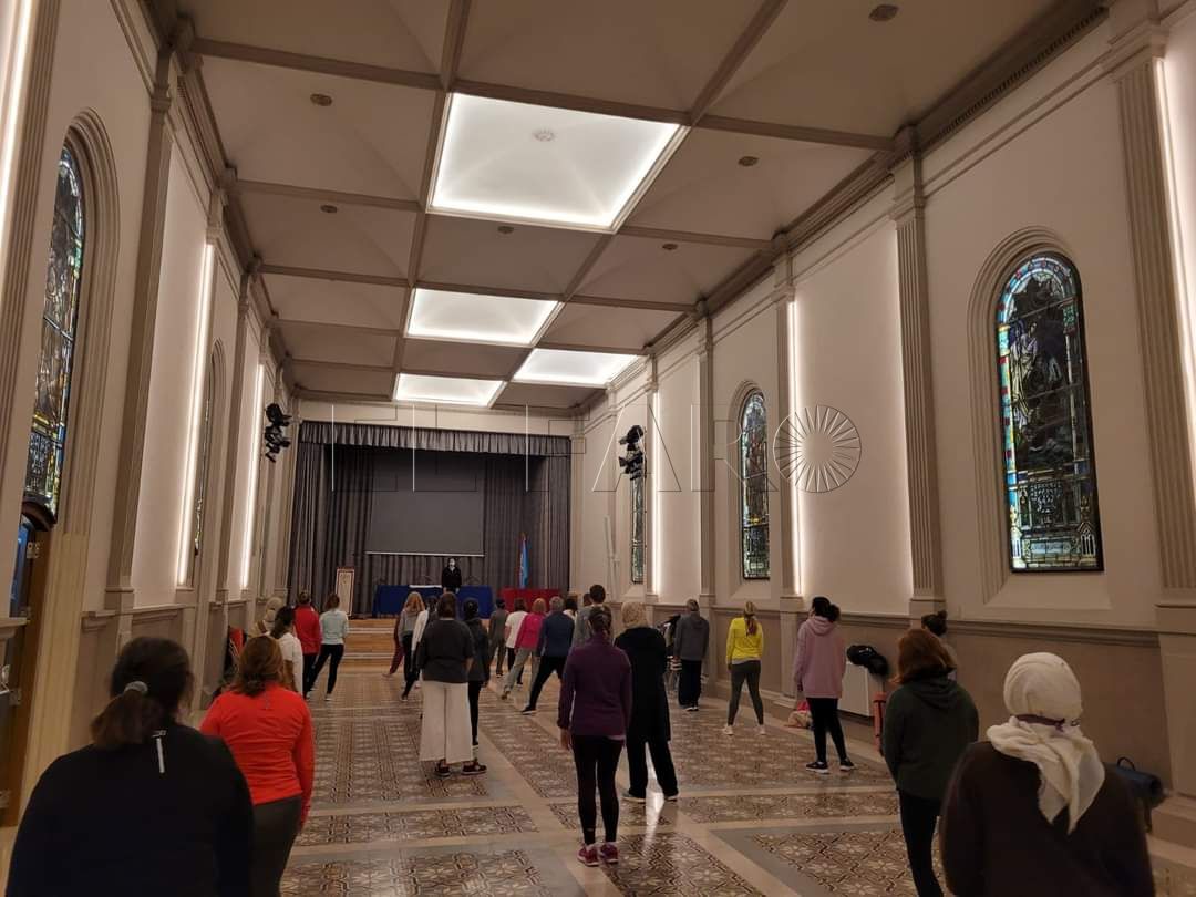 Éxito en el taller de Tai-Chi que imparte la Comunidad Hindú