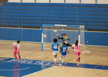 El encuentro de la primera vuelta disputado en el pabellón Javier Imbroda Ortiz finalizó con victoria de la escuadra murciana por 3-4.