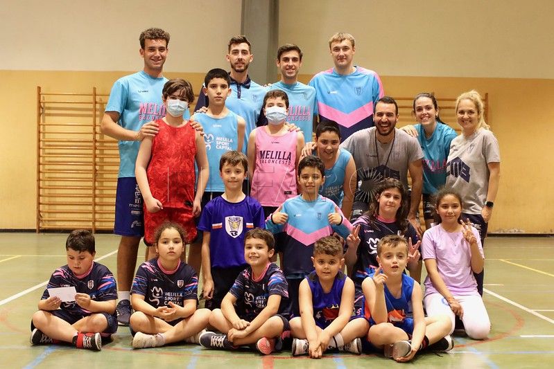 Chapela, Pavlov y Pablo Sánchez visitan a las categorías inferiores del Melilla Baloncesto