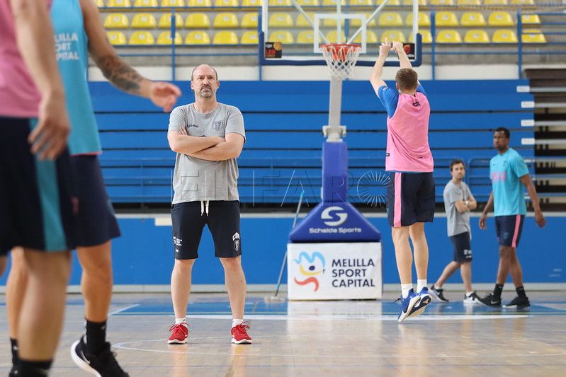 Maratoniano viaje para jugar el partido en Oviedo
