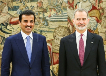 Qatari Emir Sheikh Tamim bin Hamad al-Thani poses with Spain's King Felipe VI during his visit at Zarzuela Palace, in Madrid, Spain May 17, 2022. REUTERS/Isabel Infantes