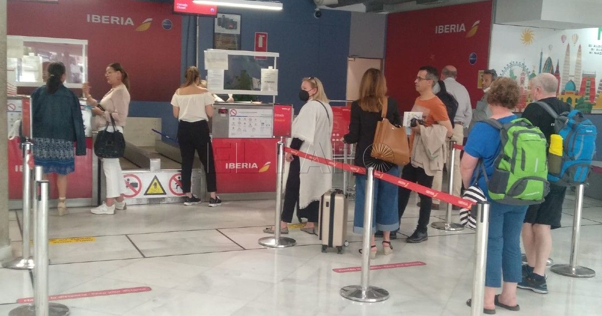 Trabajadores de la limpieza del aeropuerto de Melilla llevan dos meses sin cobrar sus nóminas de Ingemont Tecnologías