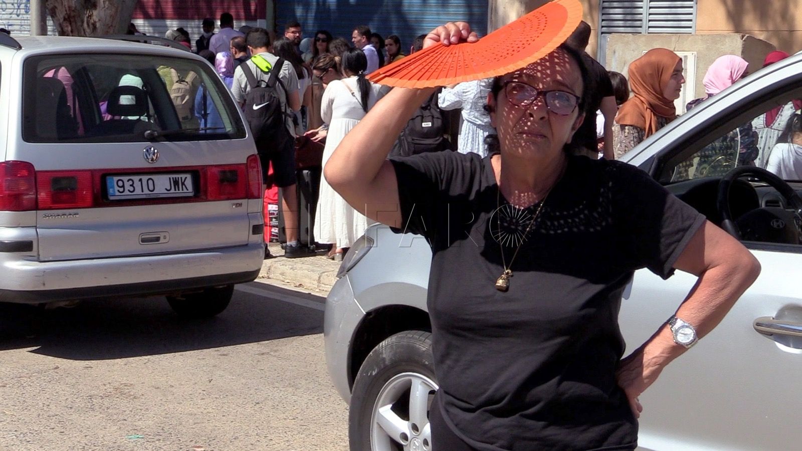 Crece la indignación por las enormes colas en la frontera