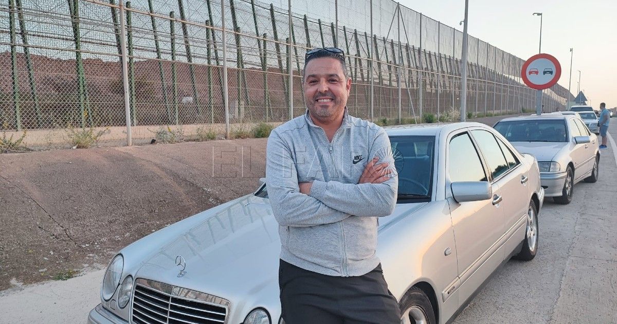 Colas de coches para ser los primeros en cruzar la frontera de Melilla