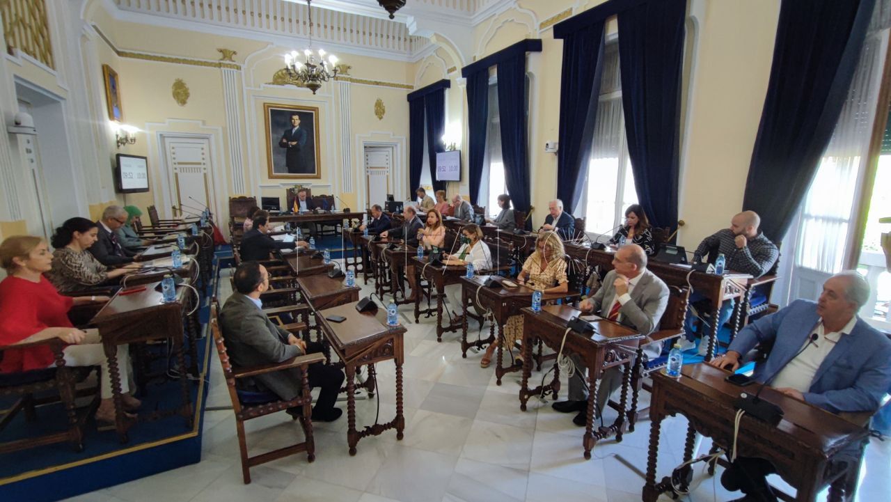 Debate entre PSOE y PP por la gestión del Ejecutivo en el Pleno de Control