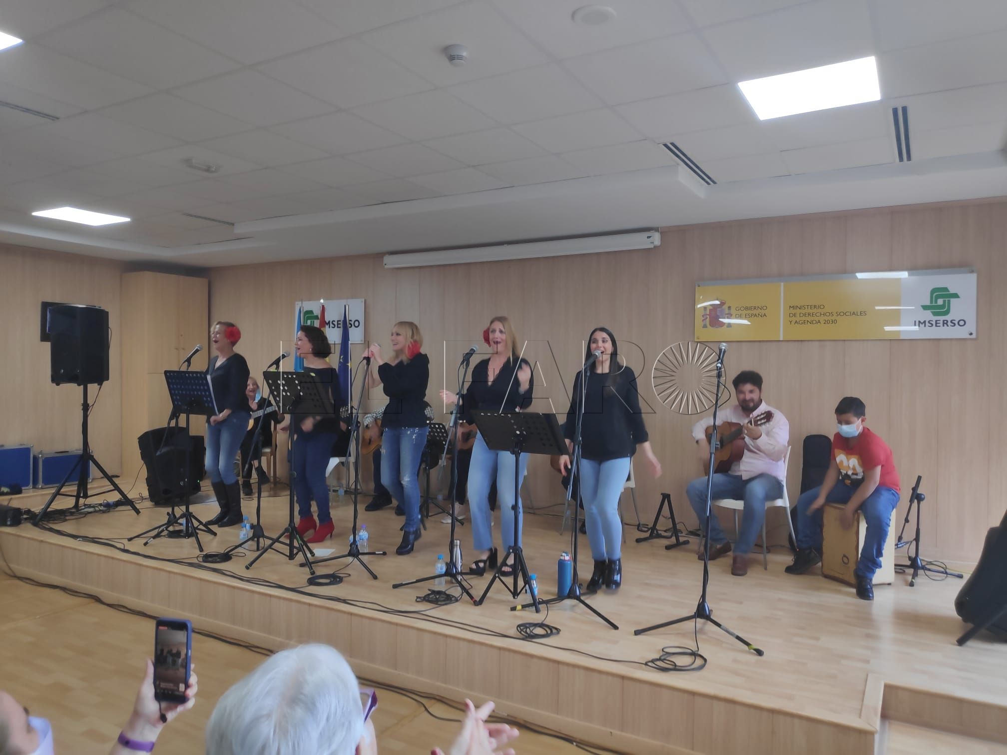 La Escuela de Flamenco actúa en la Residencia de Mayores
