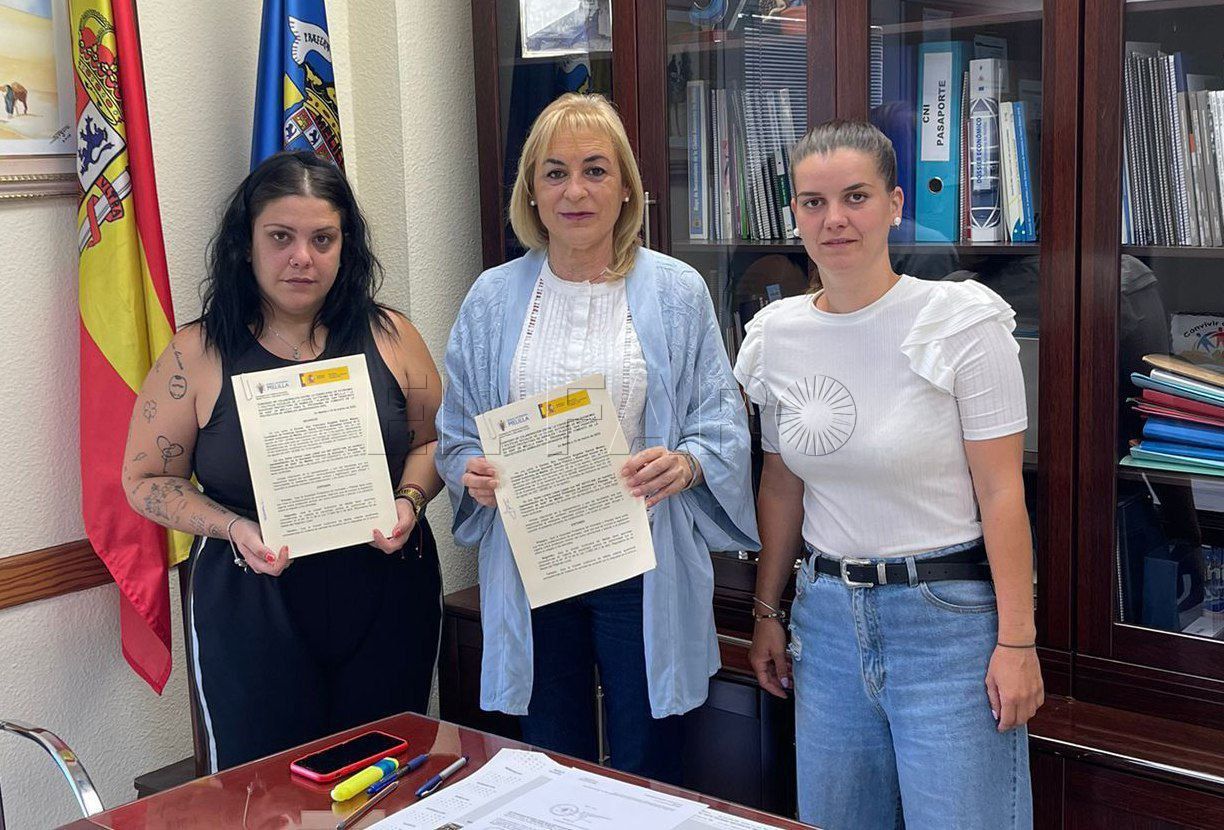 Salud Pública firma el convenio con la Protectora de Animales