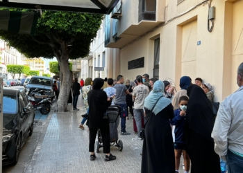 Colas para vacunarse en el centro de salud de Polavieja