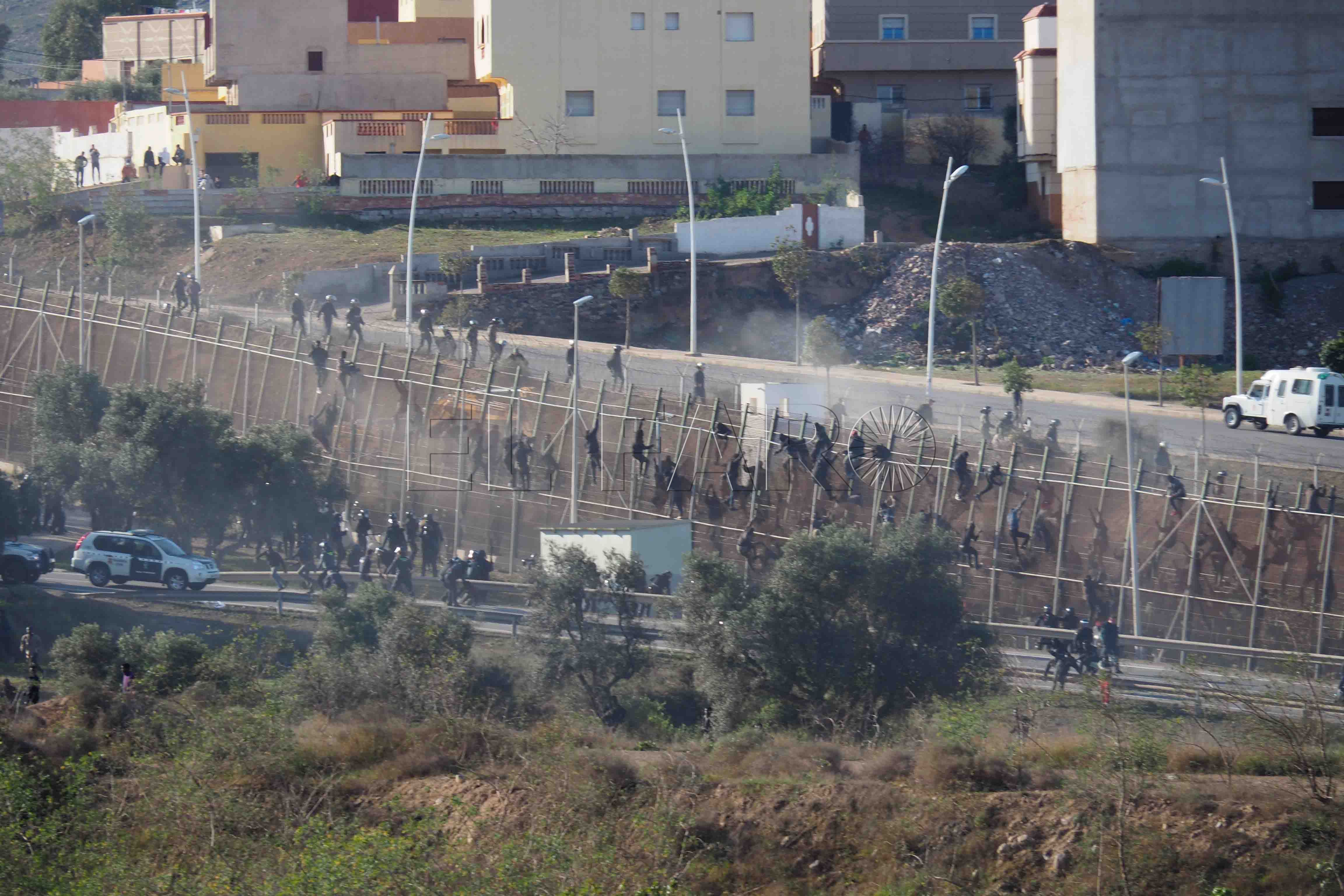 Marruecos afirma que abortó 47 saltos a la valla de Melilla en 2021