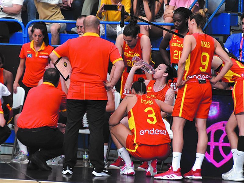 España inicia su gira con un buen triunfo ante Italia