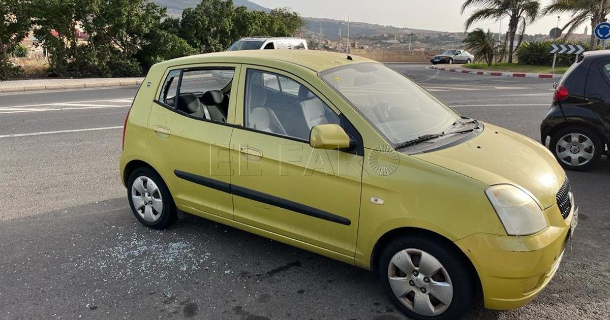 Dos detenidos por robar en el interior de coches aparcados en la carretera del aeropuerto