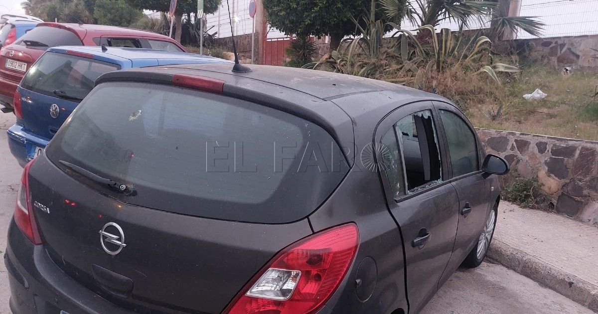 Un detenido en Alfonso XIII por destrozar cinco coches y robar en su interior