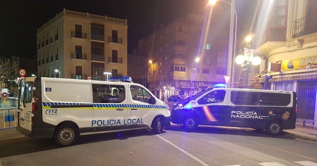 Dos hermanos, detenidos en Melilla tras agredirse mutuamente con un hacha y cuchillos