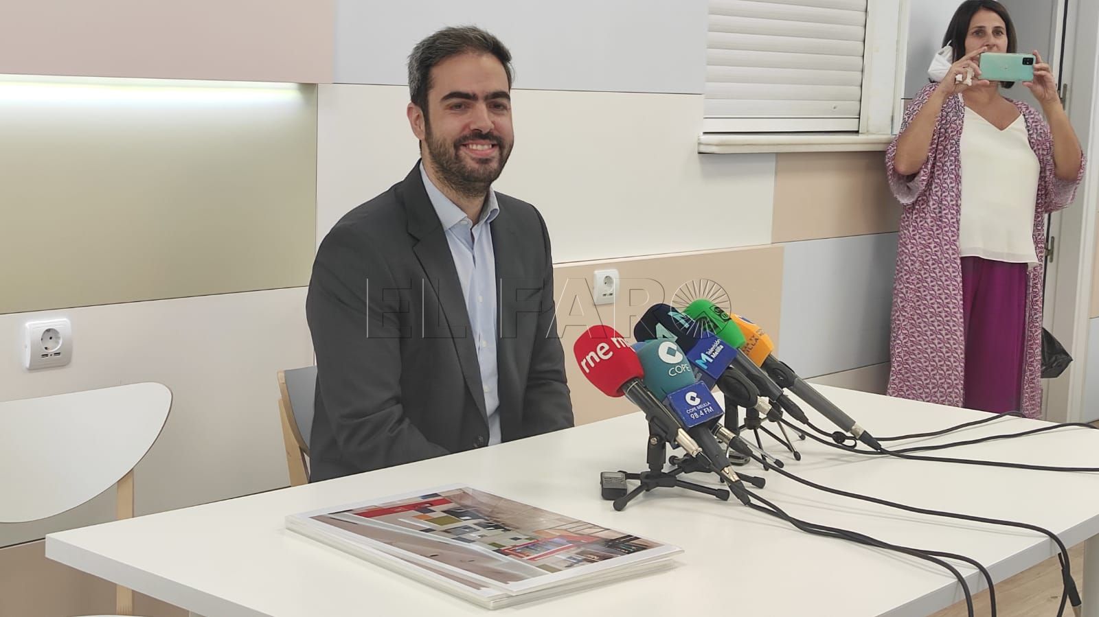 Ni ampliación de pista, ni nueva aproximación porque “invaden el espacio aéreo de Marruecos”