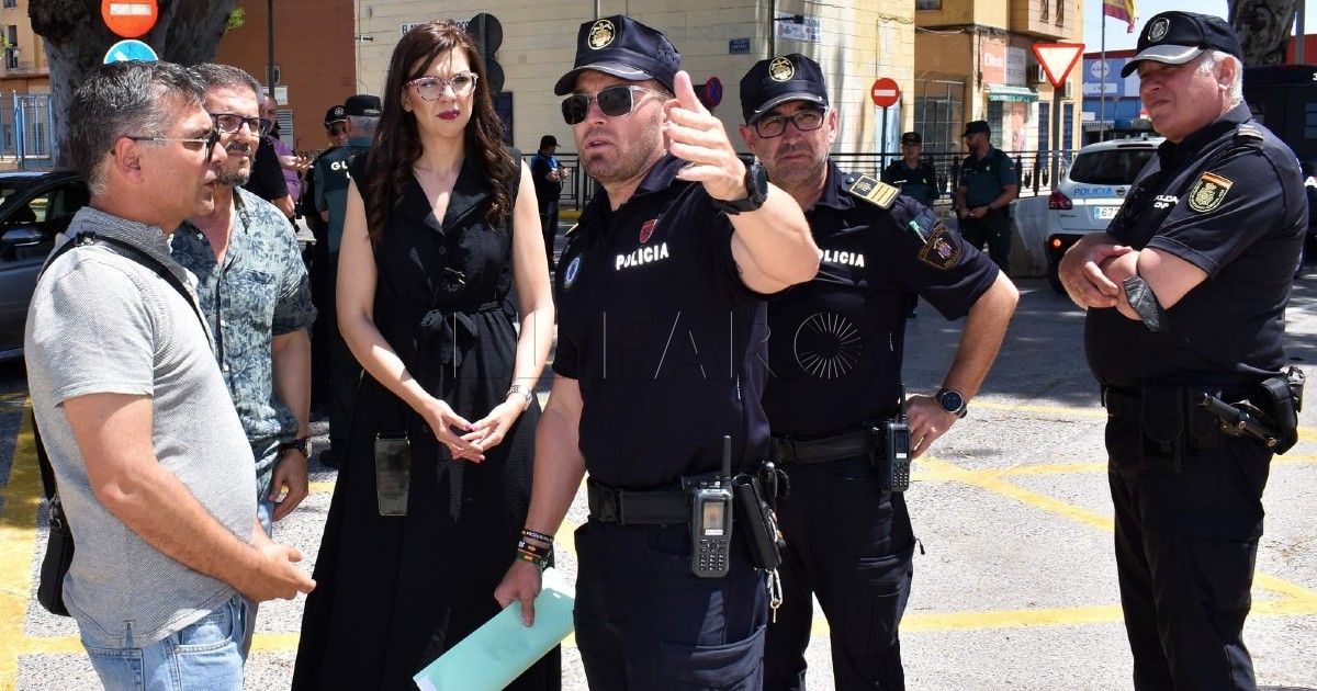 La delegada del Gobierno visita los alrededores de Beni-Enzar para adecuarlos de cara a la OPE