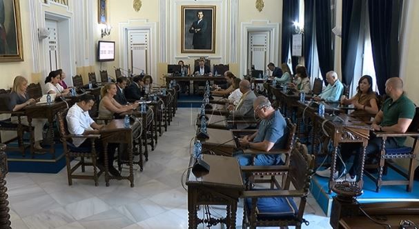 Bussian explica que modificarán las licencias para que las naves industriales puedan reconvertirse en lugares de ocio