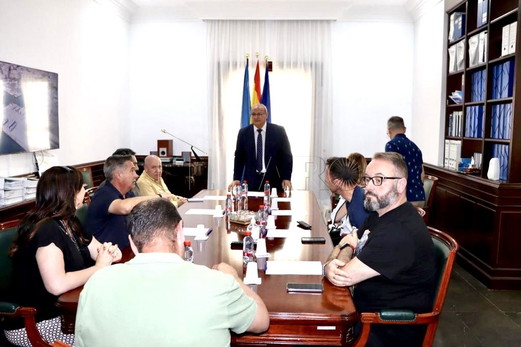 El presidente de la Autoridad Portuaria se reúne con miembros de la UGT