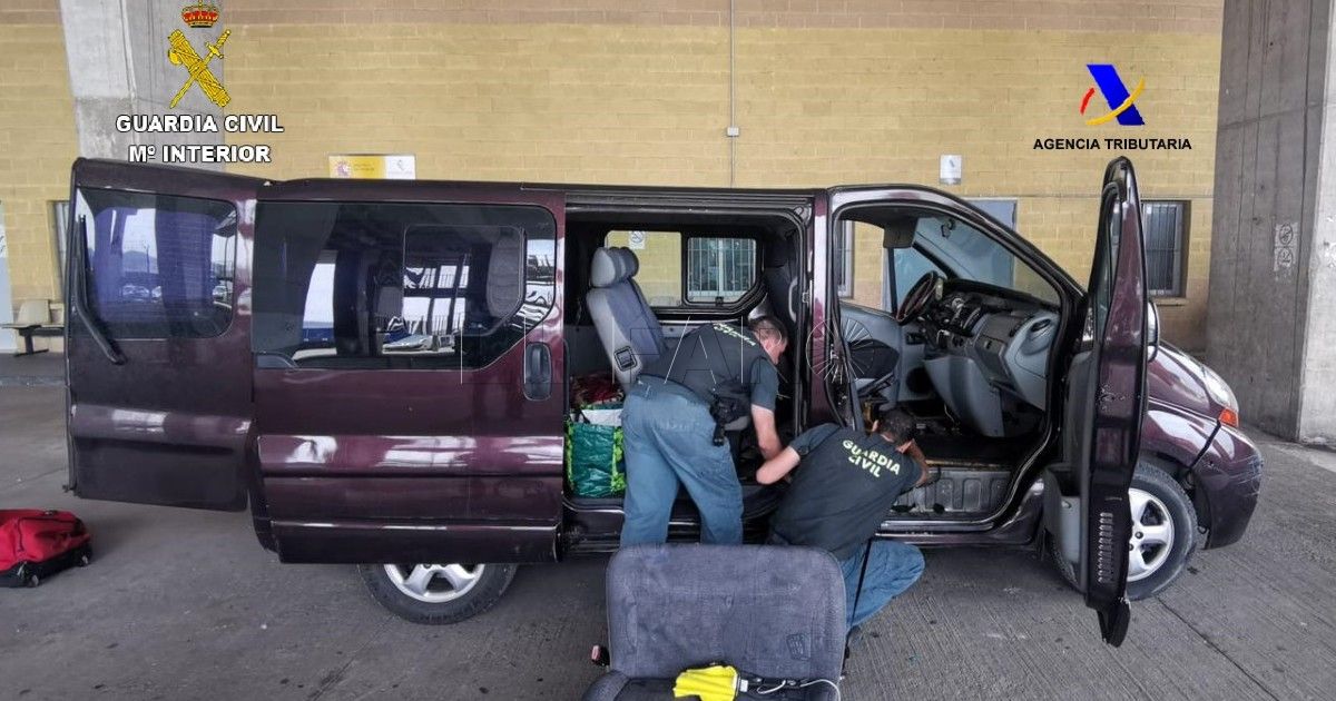 La Guardia Civil de Melilla halla casi 45 kg de polen de hachís en una furgoneta que iba a subir al barco de Motril