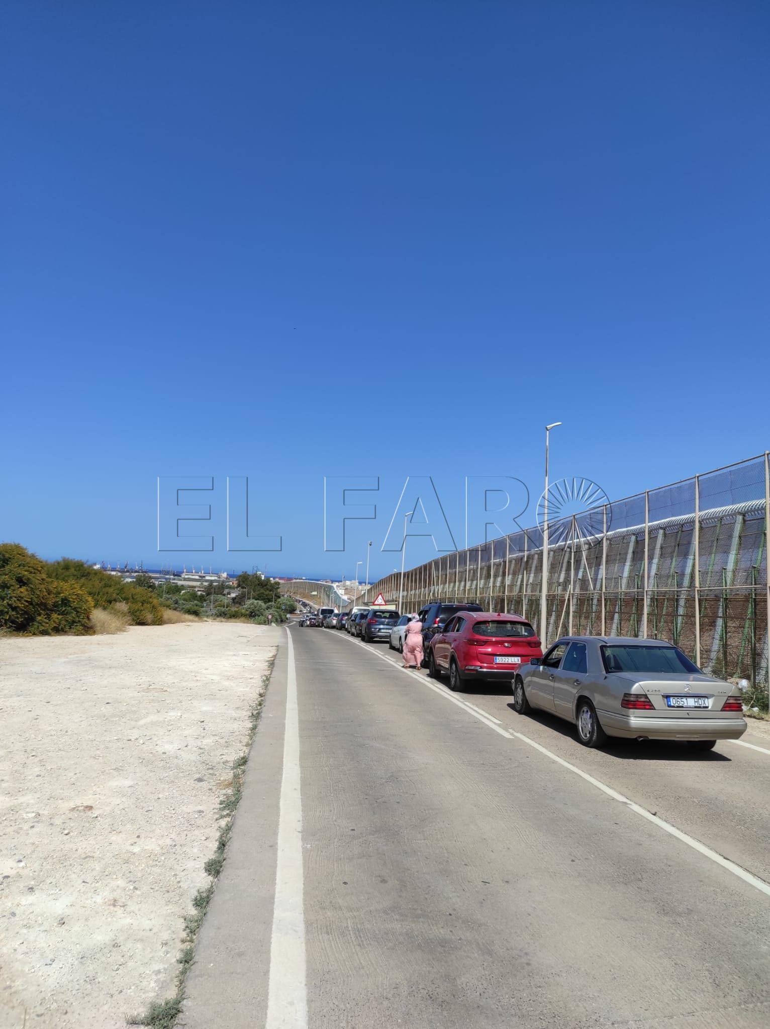 Colas hasta Barrio Chino para cruzar la frontera de Melilla