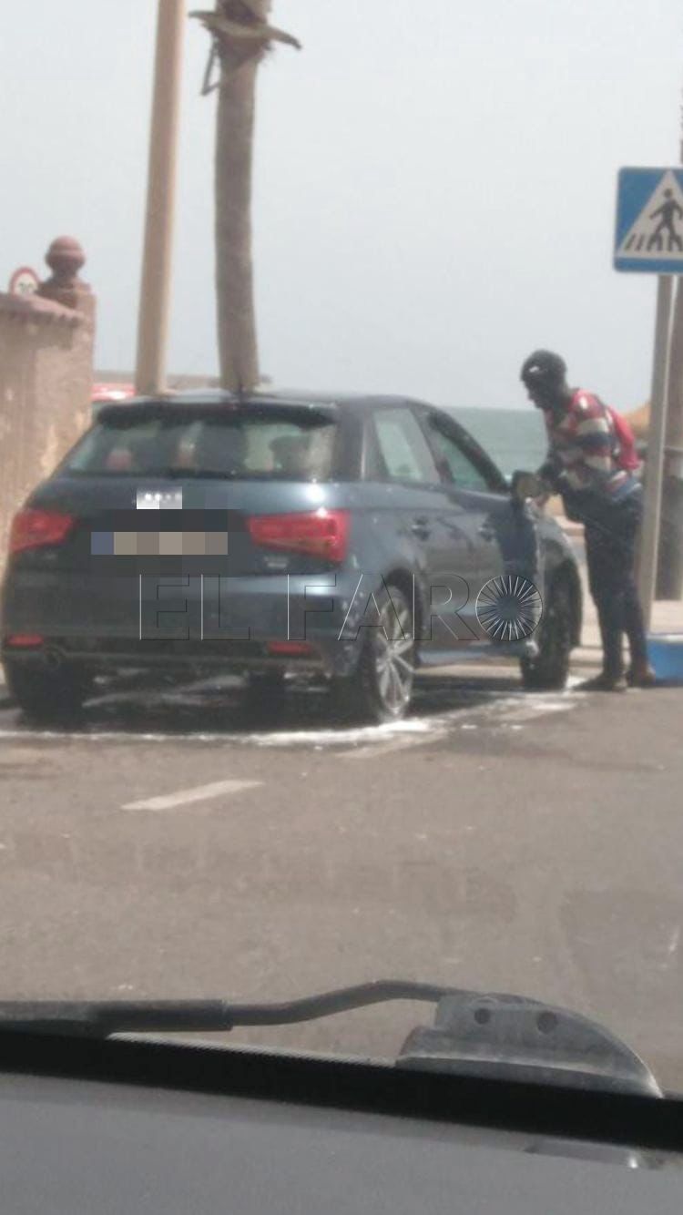 El PP pide explicaciones a De Castro por el lavado de un coche en la calle