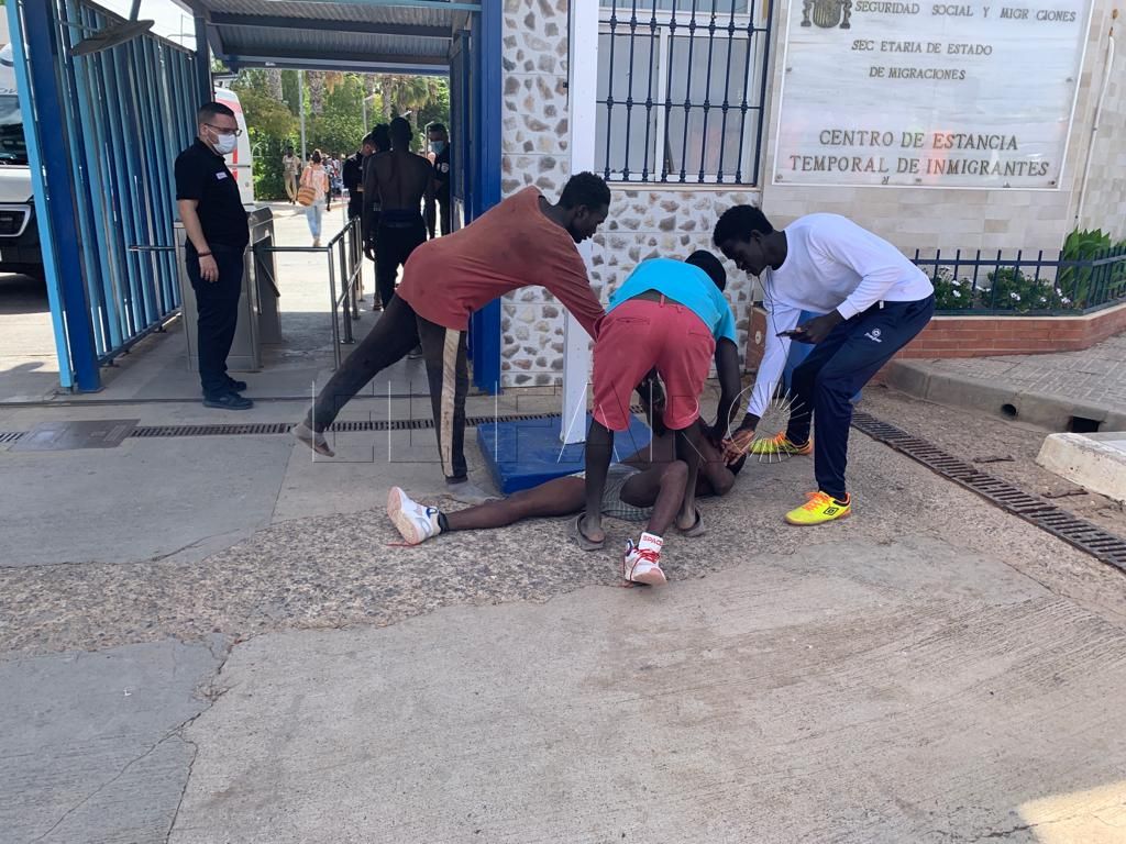 Argelia califica de "matanza" la muerte de 23 migrantes en la valla de Melilla