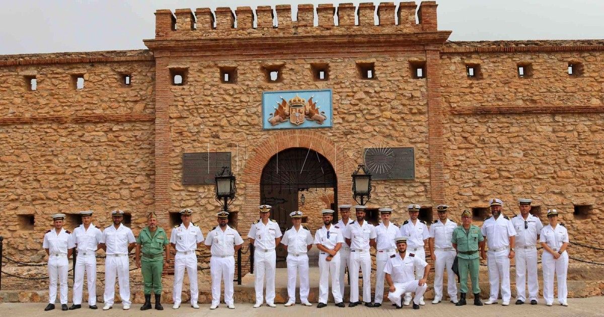 La dotación del buque 'Mar Caribe', de visita en la Comgemel