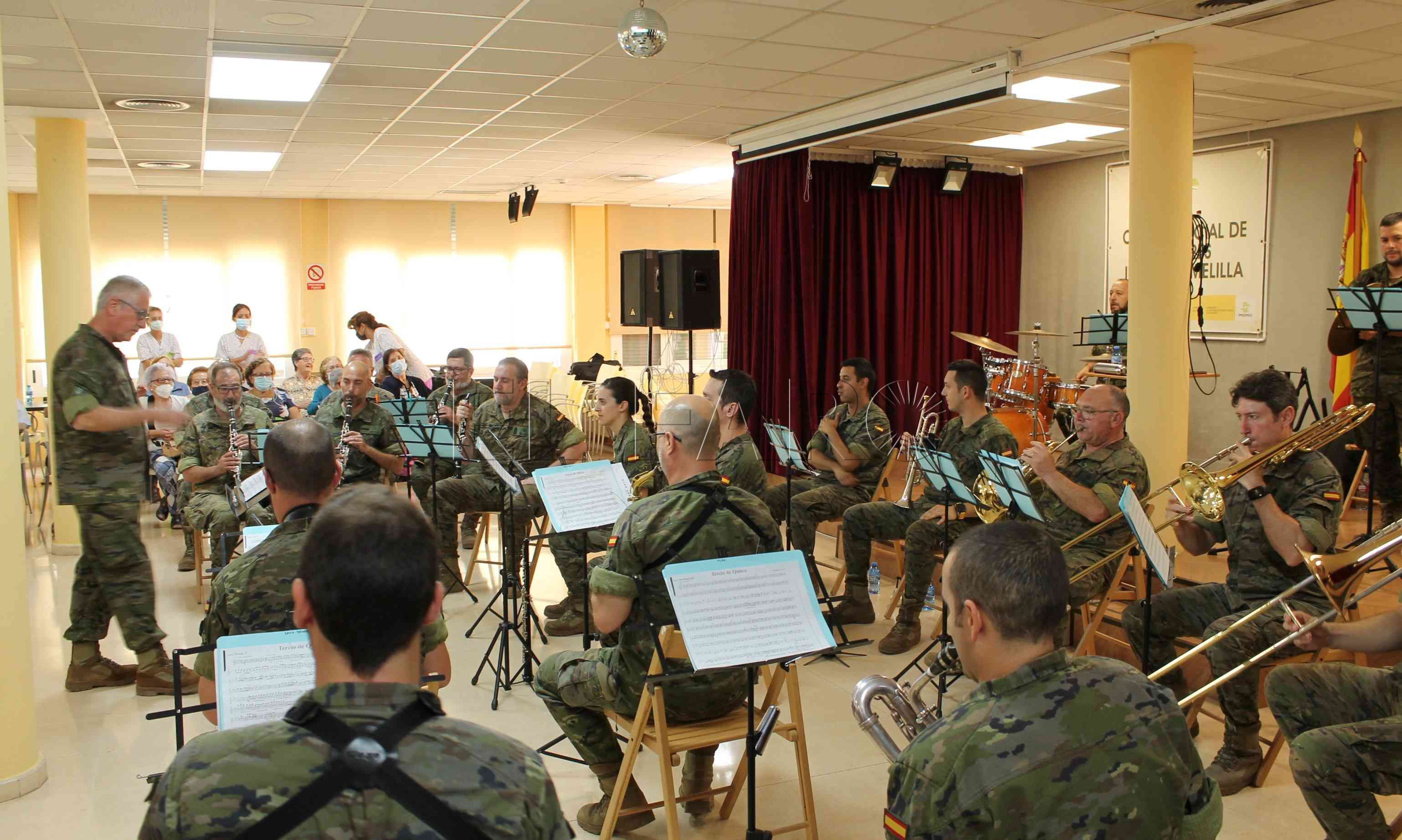 Concierto de la Unidad de Música de la Comandancia General en el Centro de Mayores del Imserso
