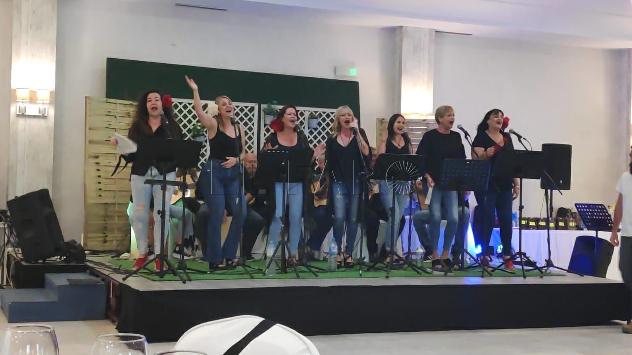 La Escuela de Flamenco, con los mayores en el Melilla Puerto