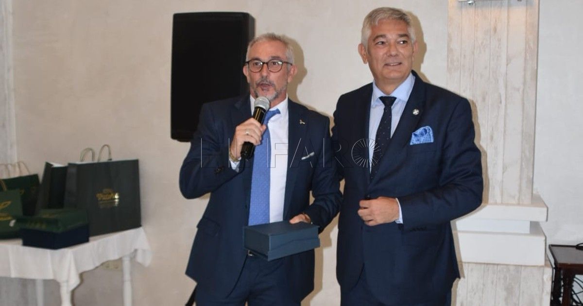 El Colegio Oficial de Psicólogos homenajea al coronel Sierras