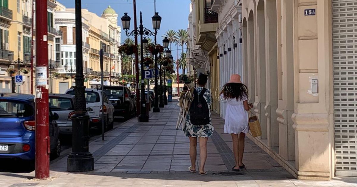 Las altas temperaturas dejan las calles desiertas en Melilla