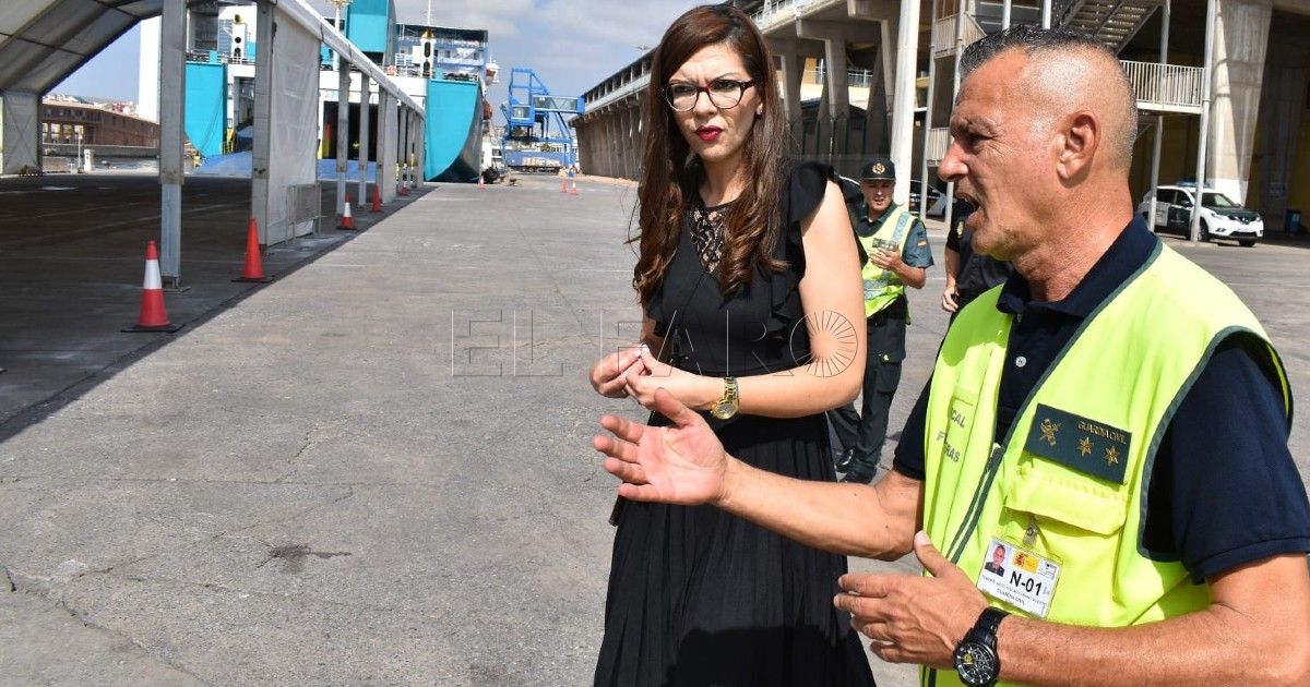 El despiste protocolario de la delegada del Gobierno de Melilla