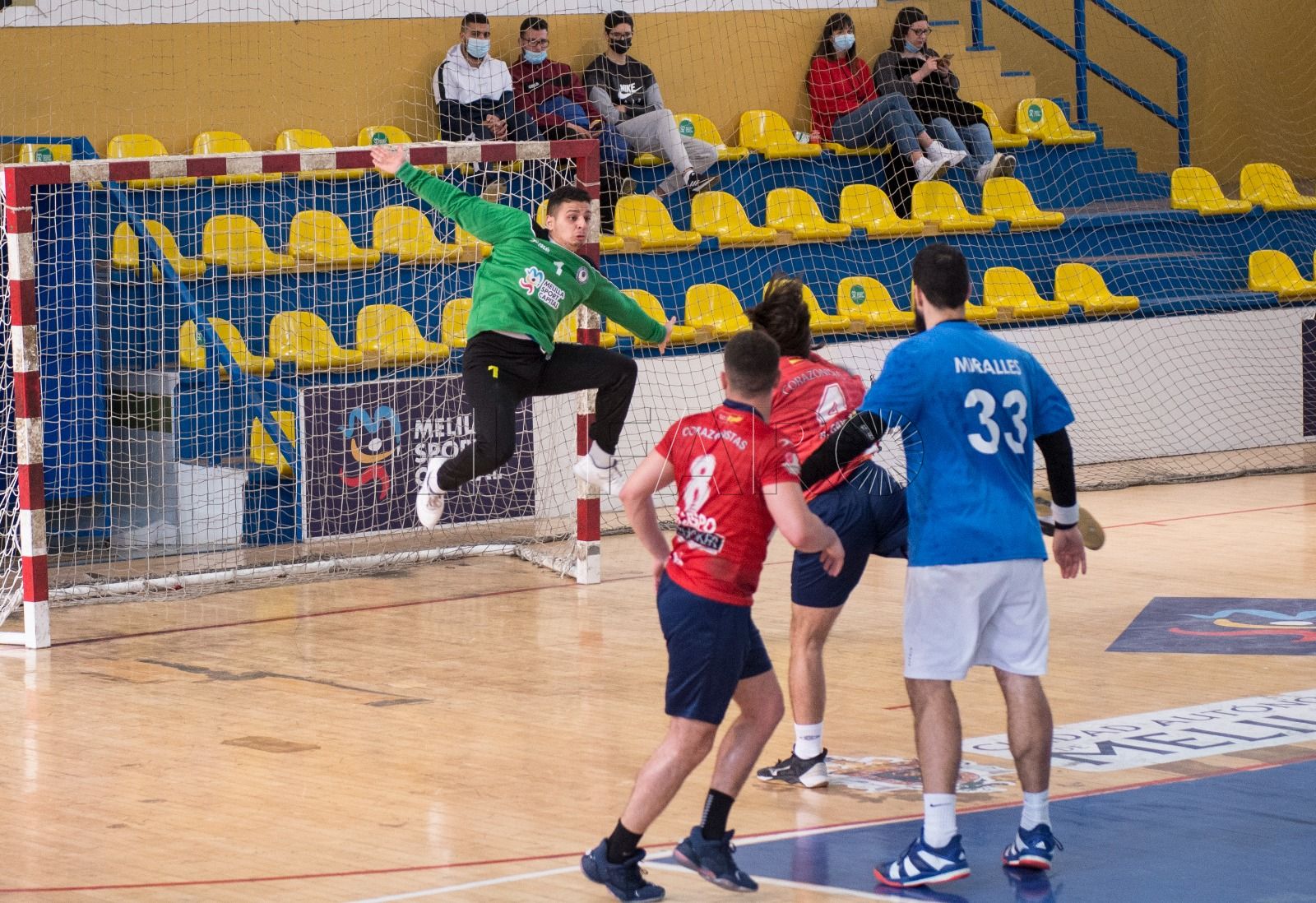El Balonmano Virgen de la Victoria renueva al portero melillense Yunes Mohamed