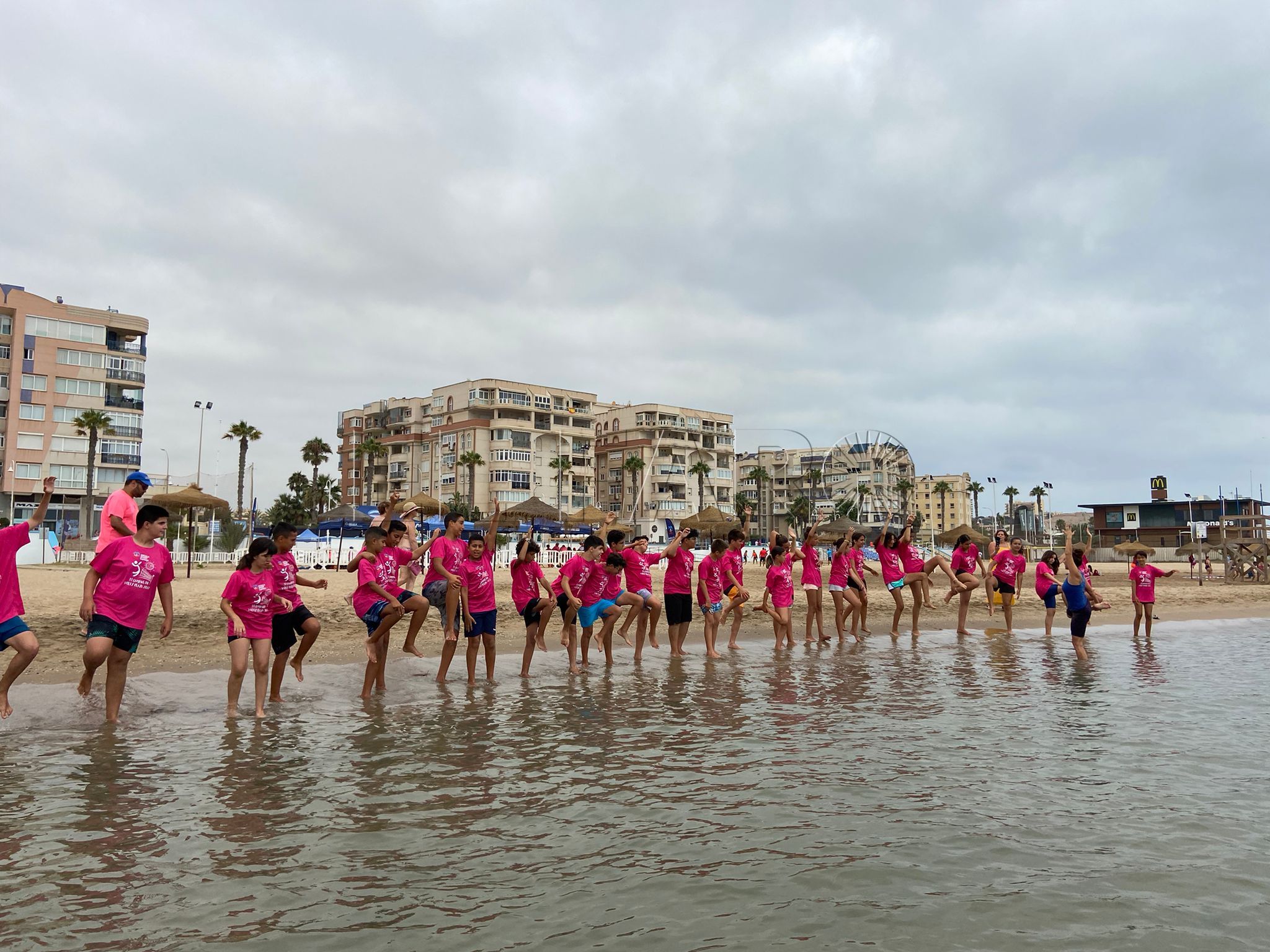 El taller de yoga llega al campus de voley playa