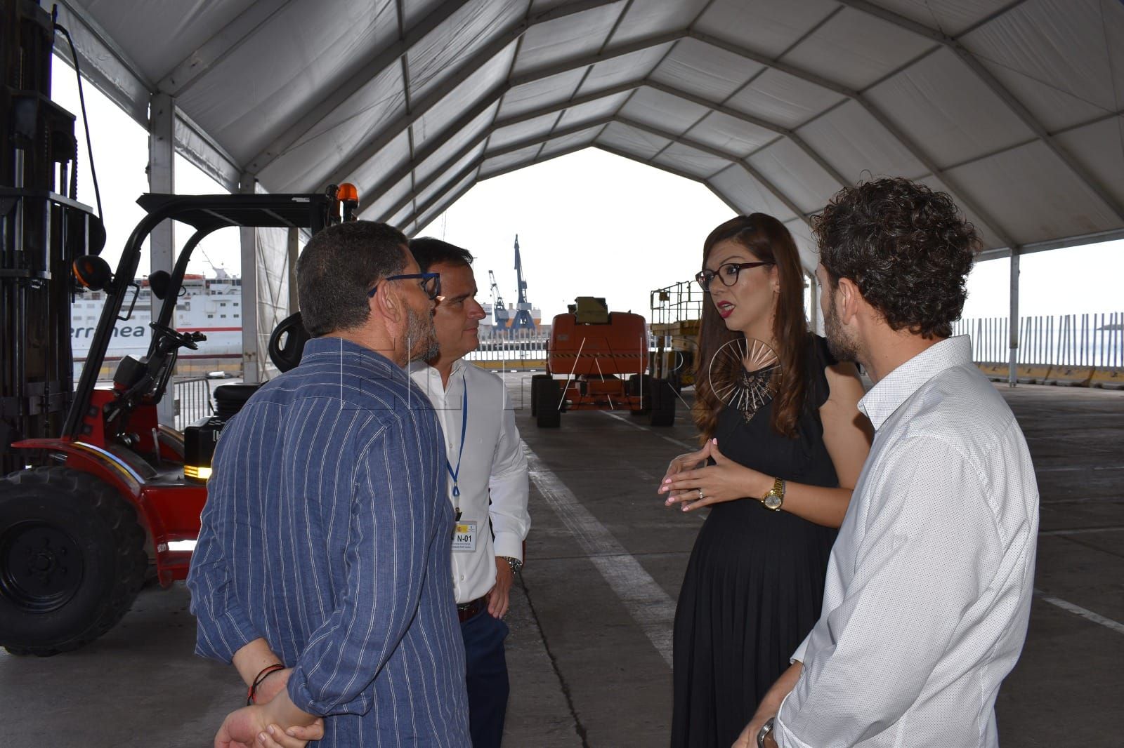 La delegada visita el dispositivo de la operación retorno