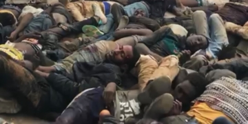 Migrantes que intentaron saltar la valla de Melilla el 24 de junio.