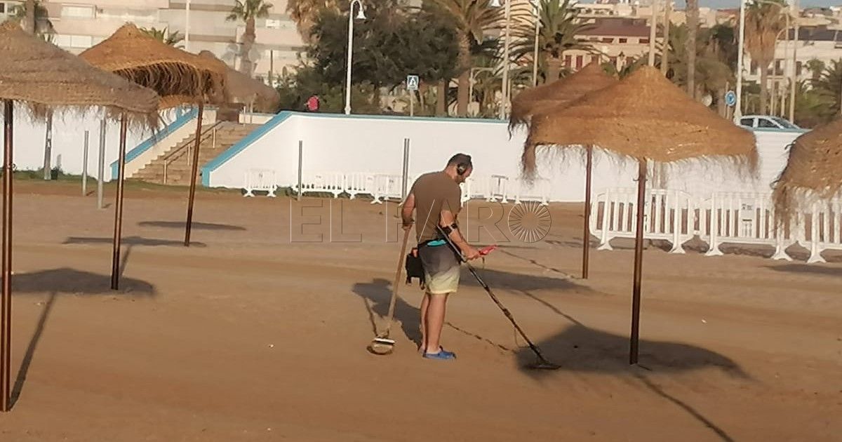 Detectando metales en las playas de Melilla