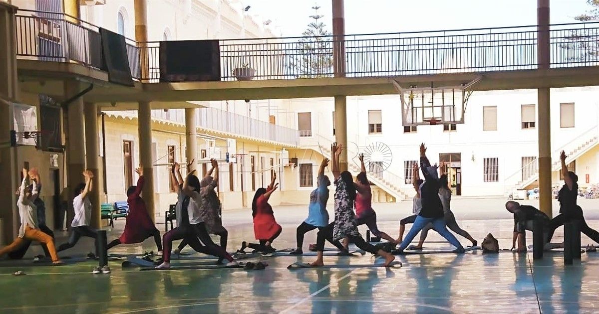 La Comunidad Hindú de Melilla pone al yoga en función del autocuidado femenino