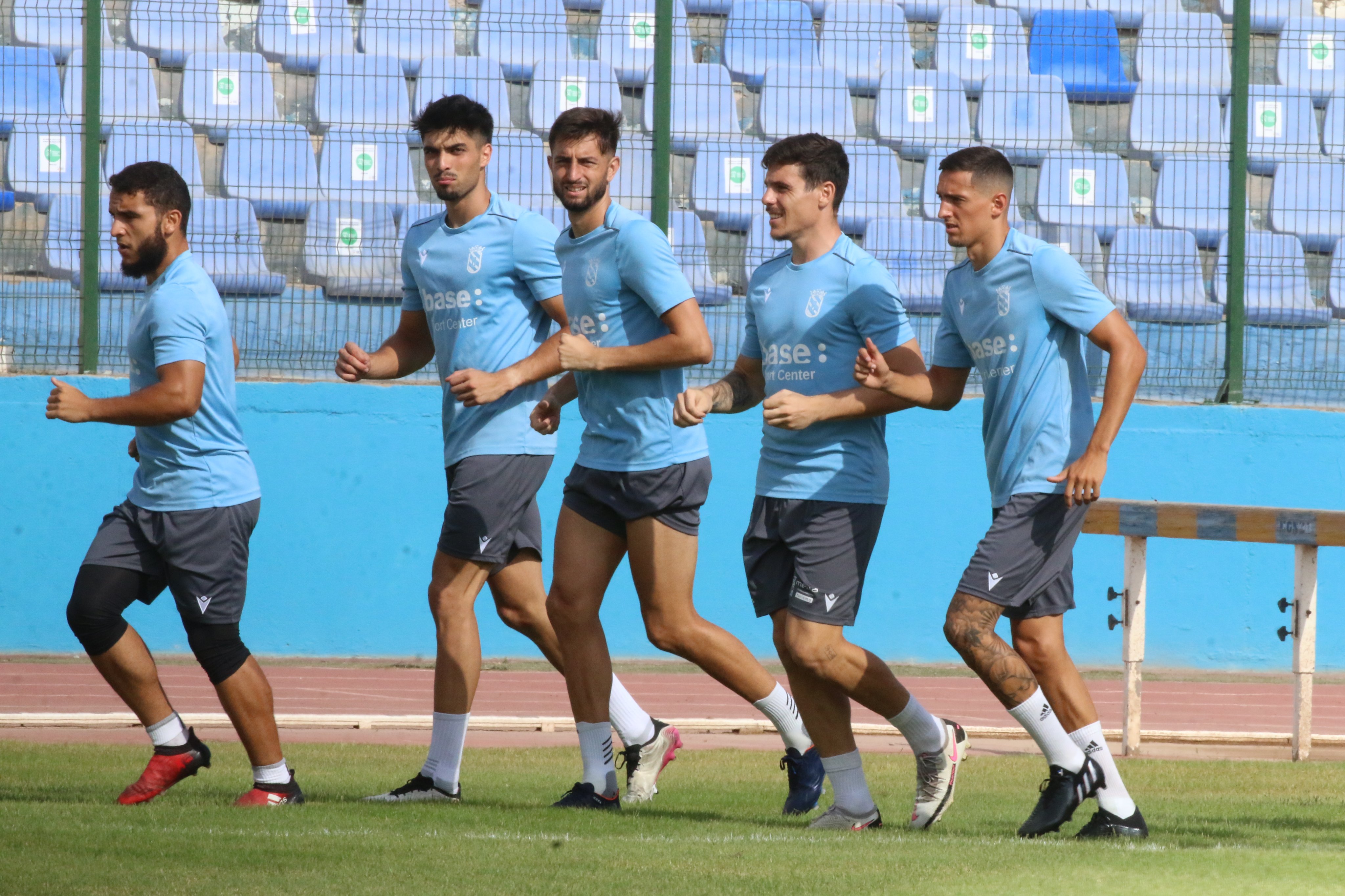 Tras el partido de entrenamiento disputado en la tarde del pasado miércoles, los jugadores de la escuadra azulina realizaron en la matinal de ayer un trabajo regenerativo en el Álvarez Claro.