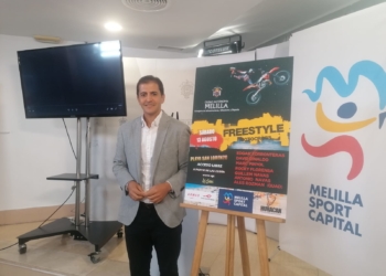 Rachid Bussian durante la presentación del espectáculo de Freestyle que se va a celebrar mañana por la noche en la Playa de San Lorenzo.