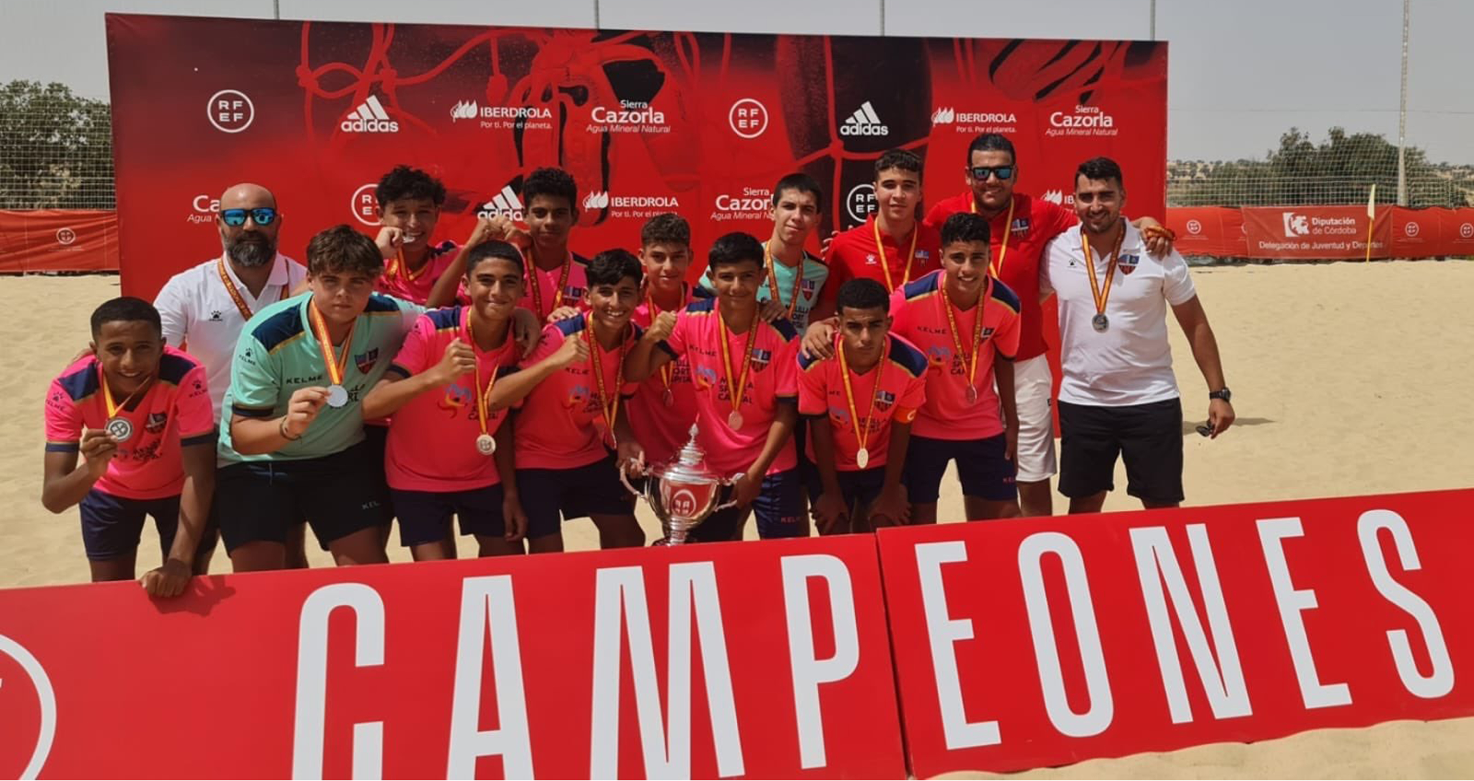 La escuadra infantil del CF Rusadir ha puesto broche final a una gran temporada con el subcampeonato de España de fútbol playa.